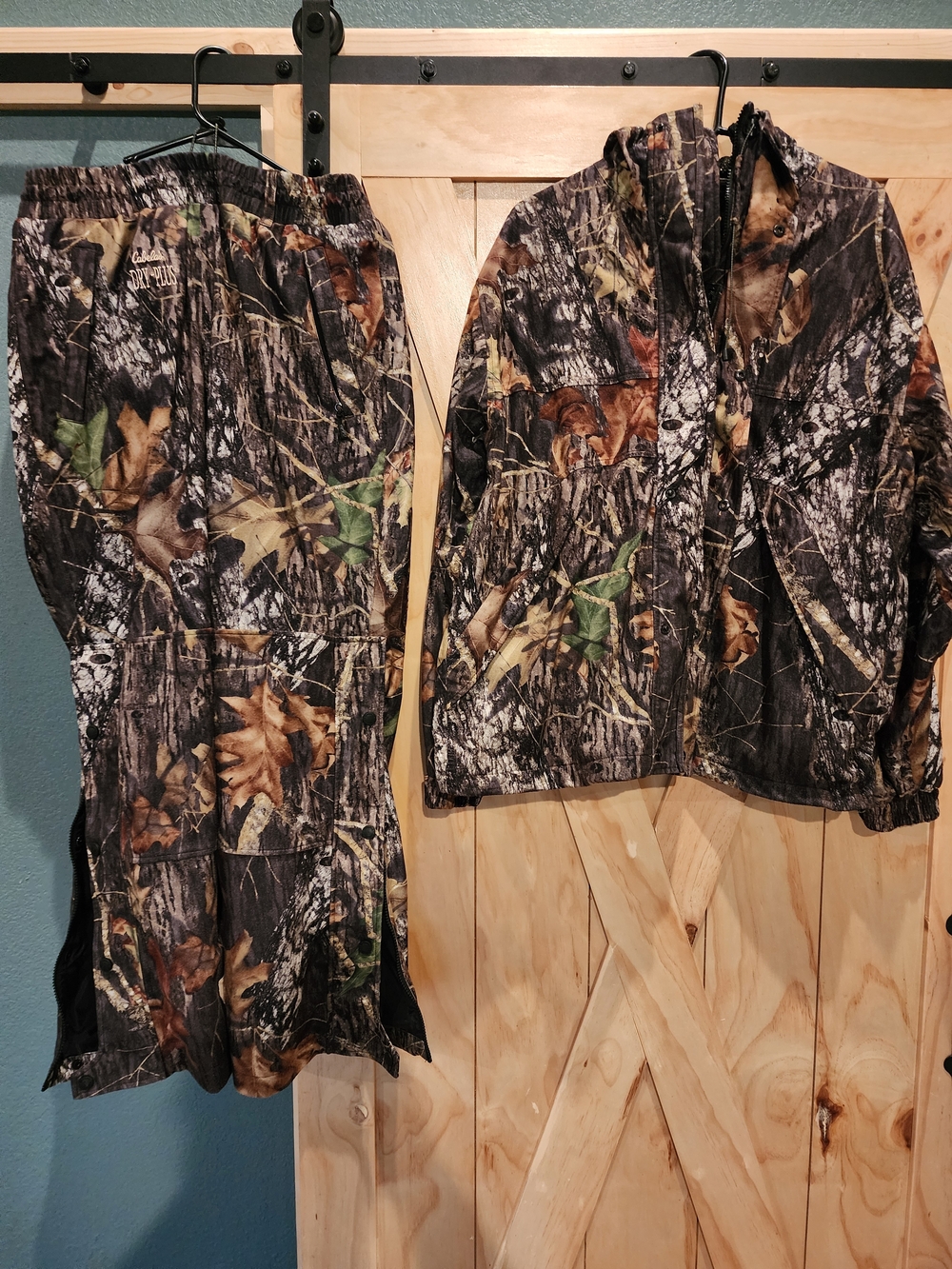 Cabela's Dry Plus Realtree Camo Jacket (L) and Pants(M) Set